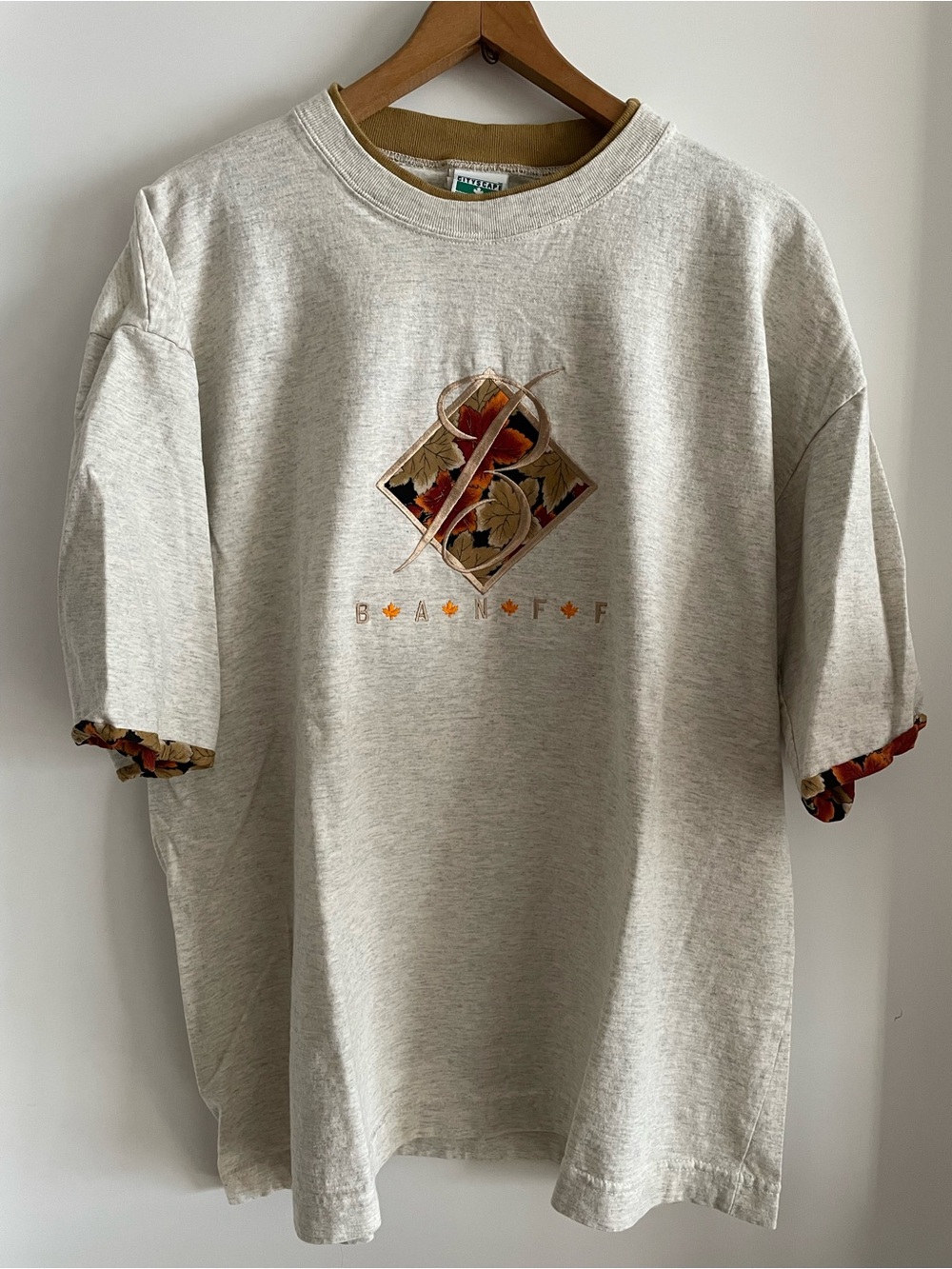 Vintage Banff Souvenir T-shirt Made in Canada